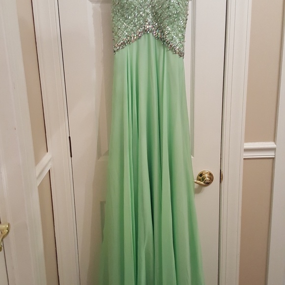 Stunning strapless honeydew/mint prom dress - Picture 3 of 5